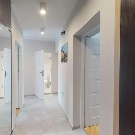 Charming And Bright- Golden Apartments- City Center&S49 Wrocław